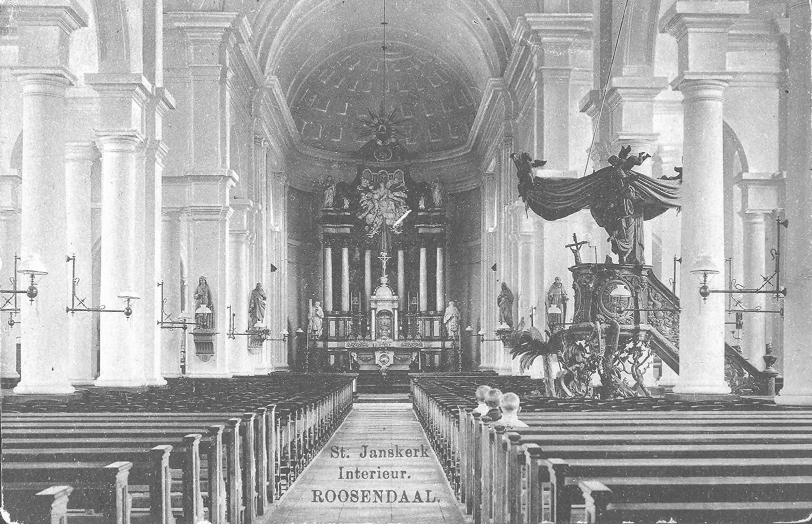 Een kijkje binnen in de Sint Jan. Zo zag de kerk eruit in 1925. (Foto: West-Brabants Archief)